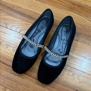 Elegant Black Velvet Women's Shoes with Rhinestone Strap